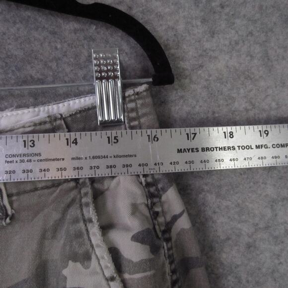 Old Navy Shorts Mens 30 Gray Camo Lived-In Straight Cargo Built-In Flex Pockets - Picture 3 of 8